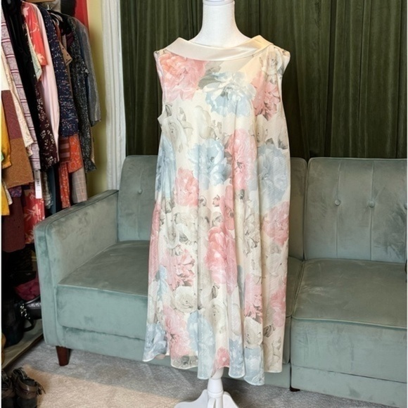 Ignite Evenings Dresses & Skirts - Ignite Evenings NWT Vintage Chiffon Watercolor Dress - Stunning Draped Back